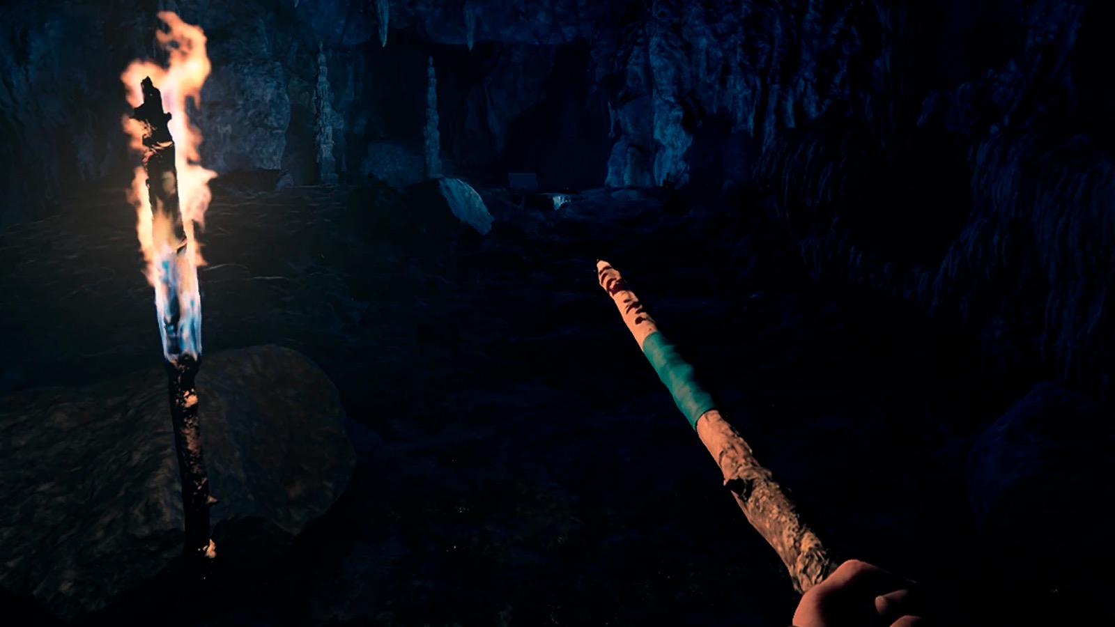 Освещение пещеры с модом Offhand Torch в Sons of the Forest